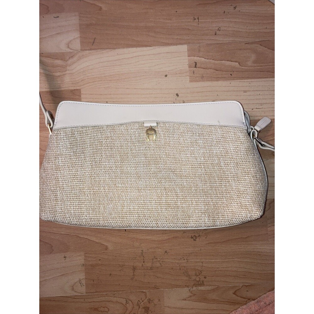 Etienne Aigner Beautiful Straw Handbag Adjustable Strap 7 Interior Compartments - Picture 2 of 12